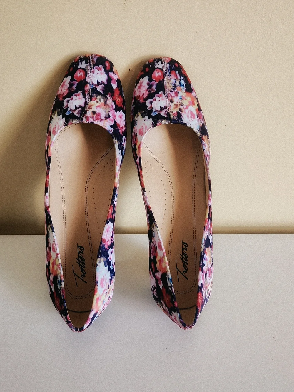 Trotters Floral Loafers- Pink Black Multicolor: 9M